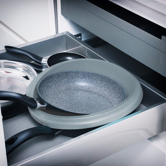 "CATCH CAP" Der Pfannen Spritzschutz mit 28 cm "Grau"